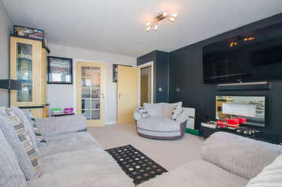 2 bedroom Flat for s...